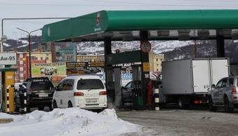 В населенных пунктах Магаданской области продолжают дешеветь бензин и дизтопливо