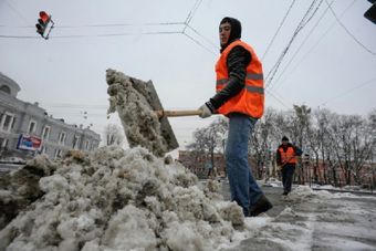 Томичей просят не парковать транспорт на четырех улицах во время уборки снега