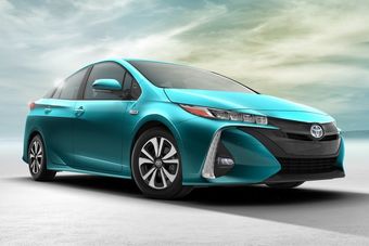 Тойота представила новый Prius Prime с возможностью подзарядки от электросети